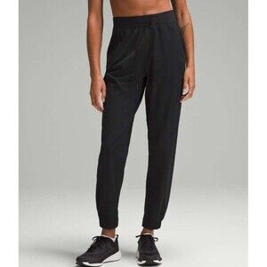 Lululemon Women's License to Train High Rise Pant Size 4 EUC